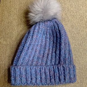 Gently used, EXPRESS Blue Heather Gray Winter Hat ❄️